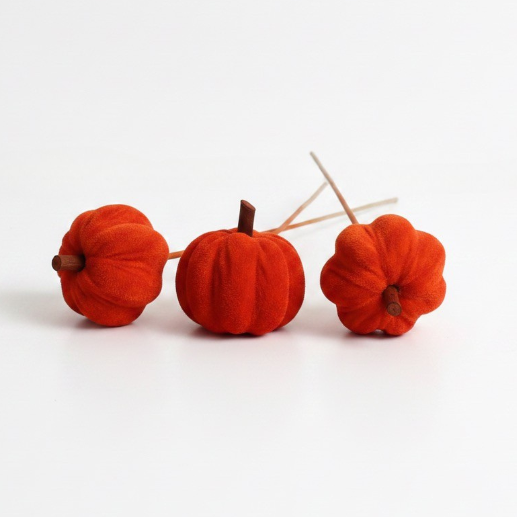 Oranžová sametová dýně na zápich o průměru 6 cm